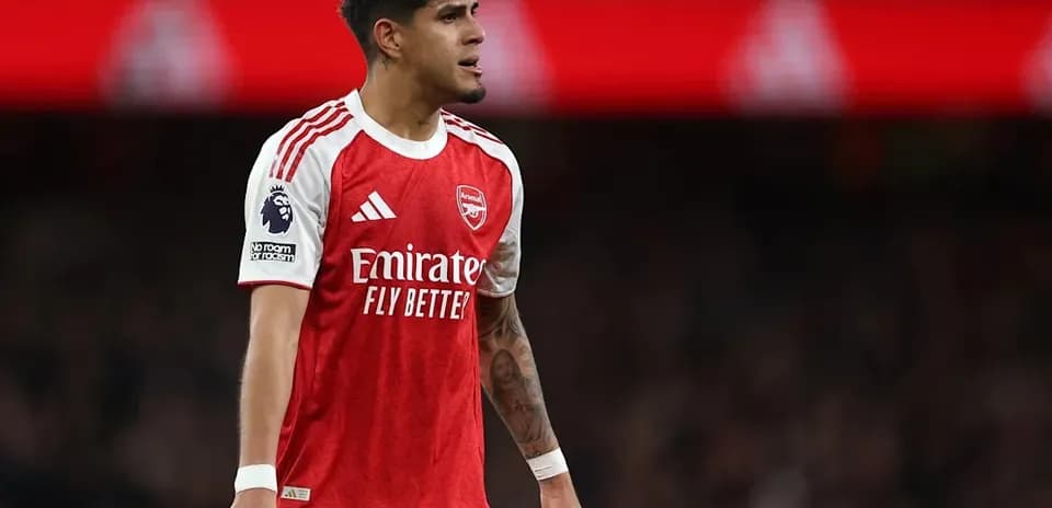 Jugador de Arsenal en acción durante un partido