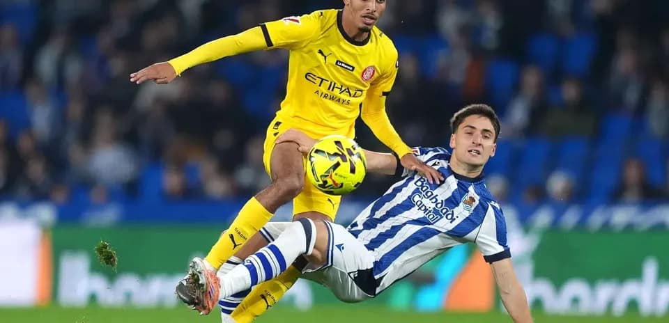Acción entre Girona y Real Sociedad en La Liga