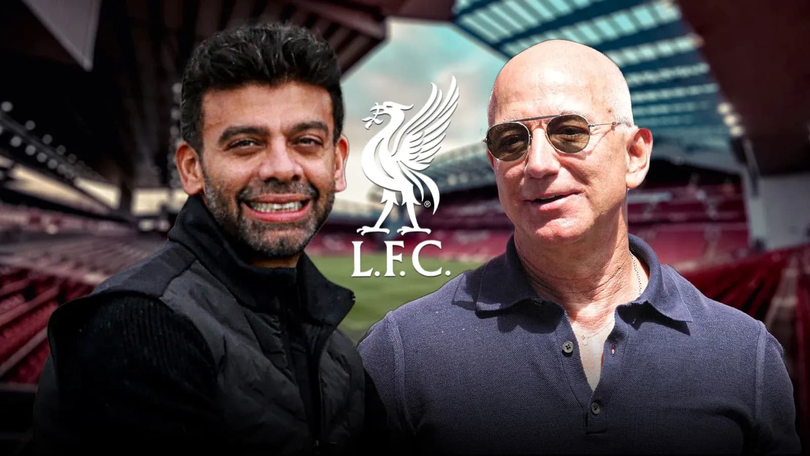 Dos hombres sonriendo en Anfield con logo de L.F.C.