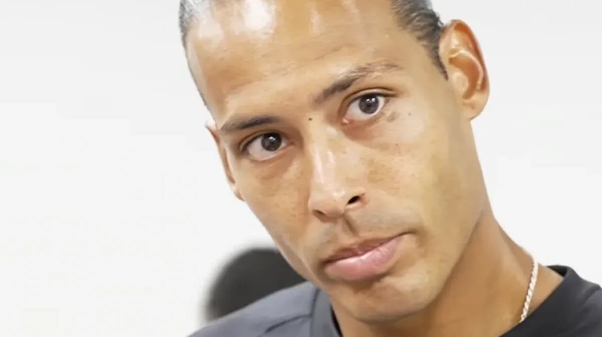 Jugador en entrevista con fondo desenfocado