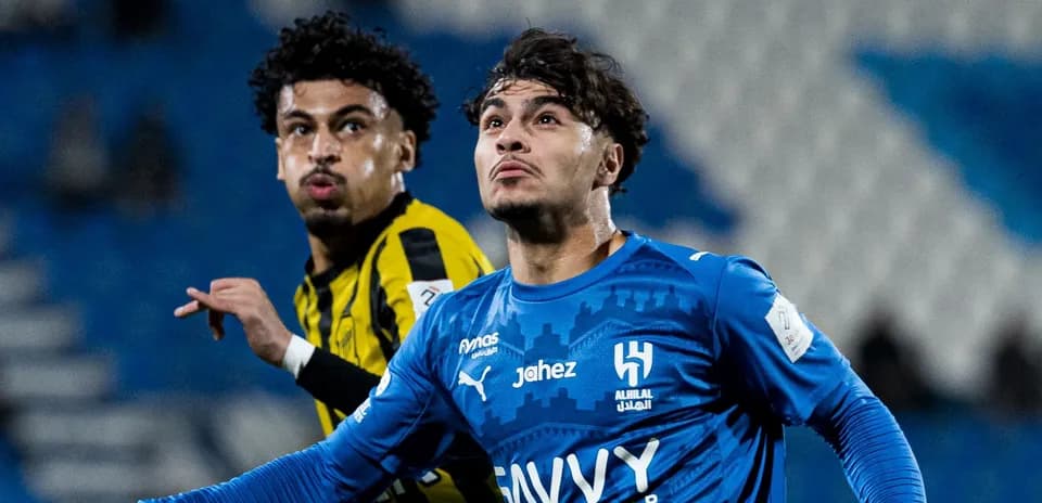 Jugadores de Al Hilal e Ittihad durante el partido