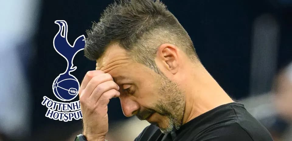 Entrenador preocupado de Tottenham Hotspur durante partido
