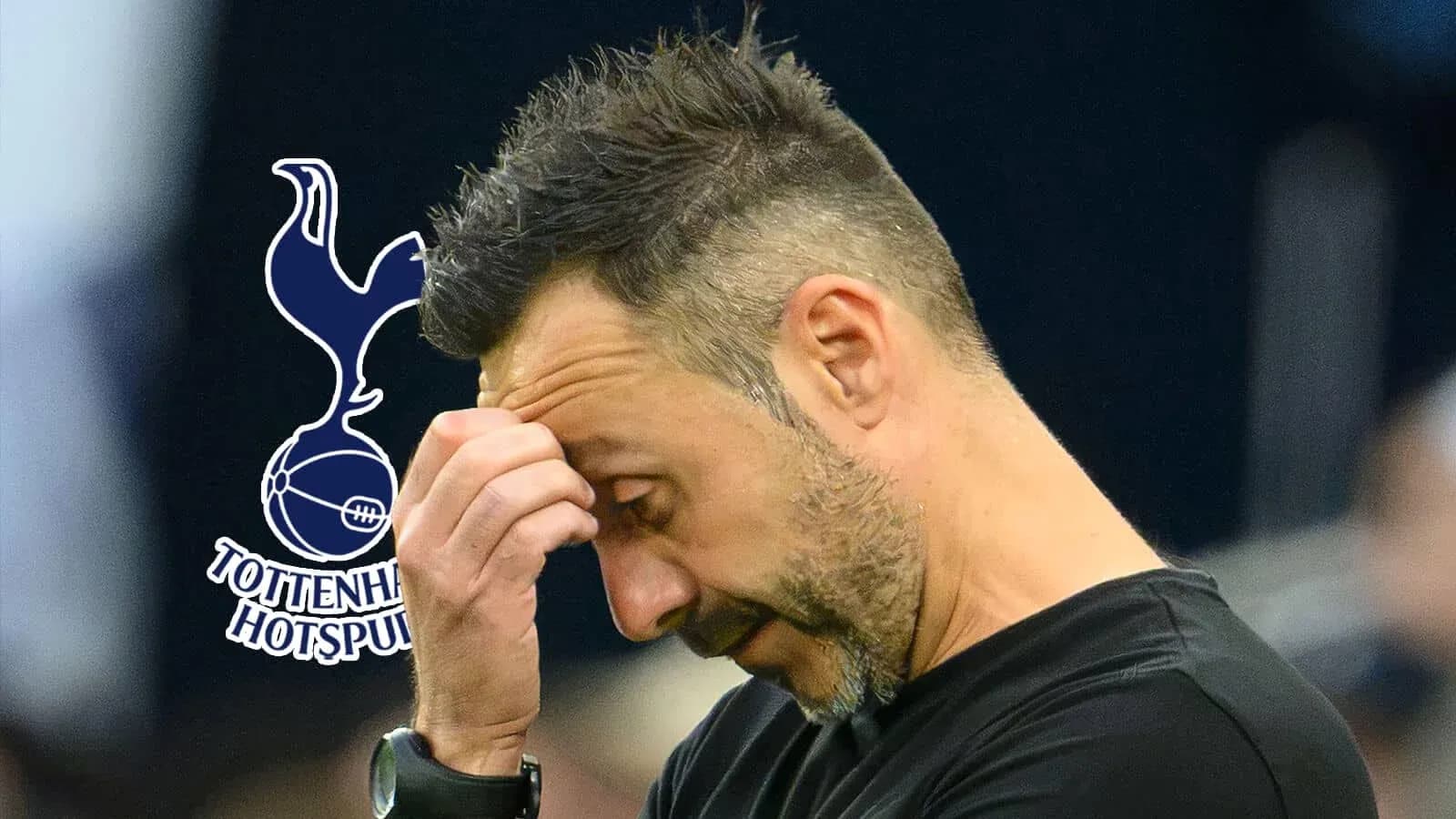 Entrenador preocupado de Tottenham Hotspur durante partido