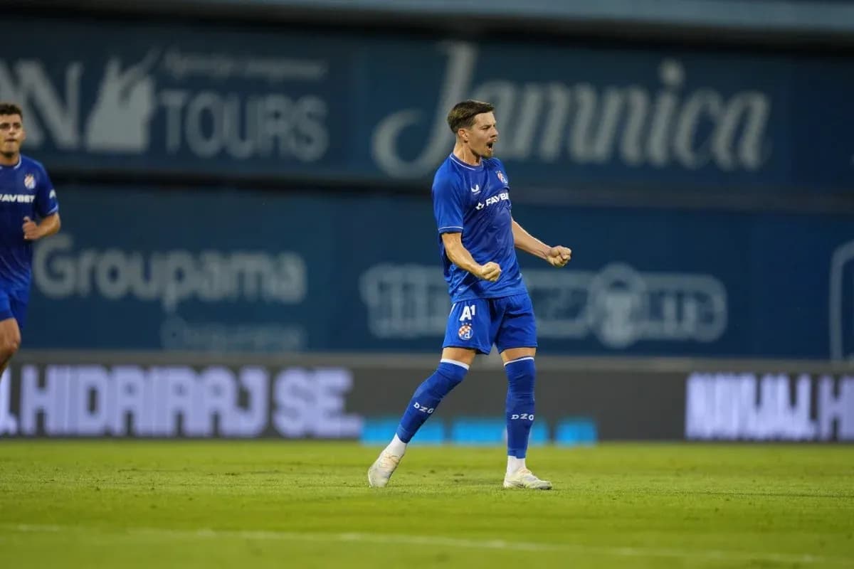 Jugador de Dinamo Zagreb celebrando un gol