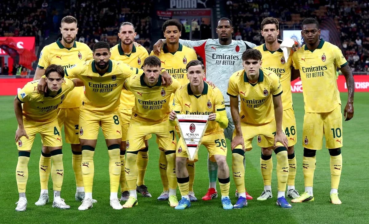 Equipo de AC Milan posando antes del partido