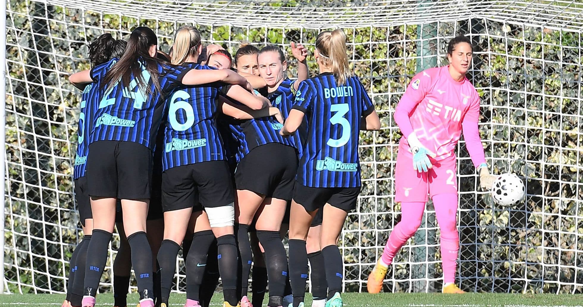 Jugadoras de Inter celebrando un gol