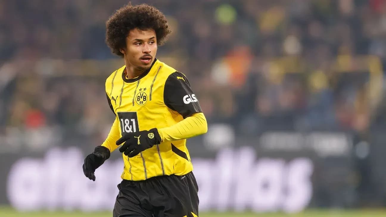 Jugador de Borussia Dortmund en acción durante el partido