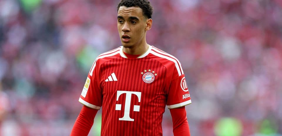 Jugador de Bayern Múnich en campo durante el partido