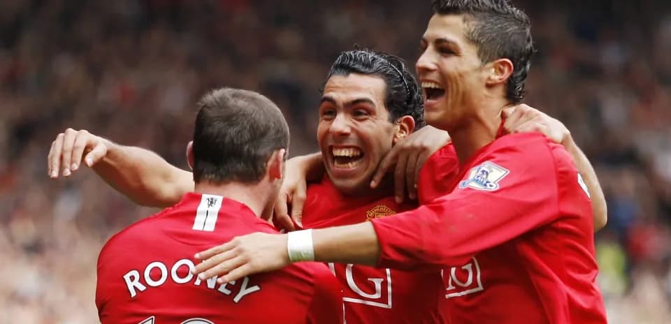 Jugadores de Manchester United celebrando un gol