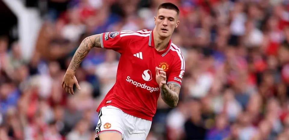 Jugador de Manchester United corriendo durante el partido