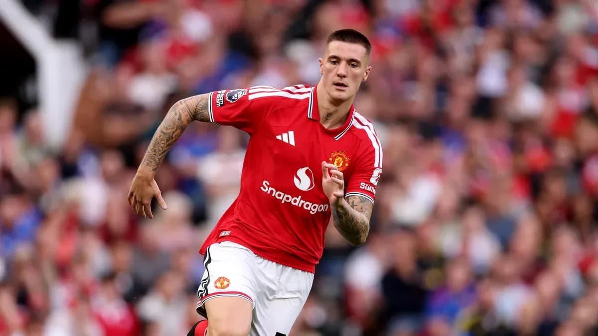 Jugador de Manchester United corriendo durante el partido