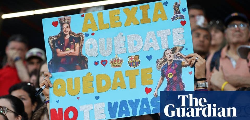 Aficionado sostiene cartel pidiendo a Alexia que se quede