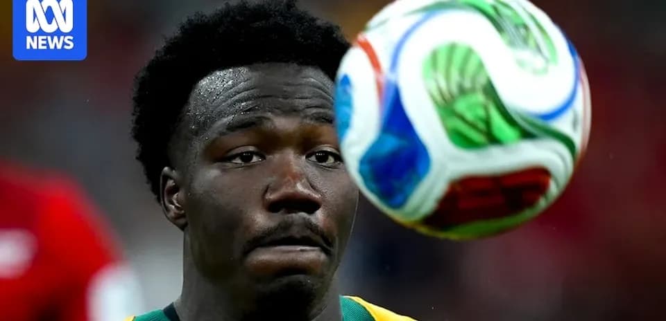 Jugador preparando para recibir el balón en partido