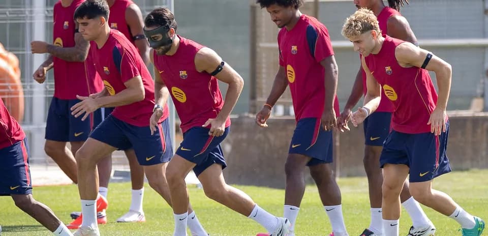 Jugadores de Barcelona entrenando en el campo