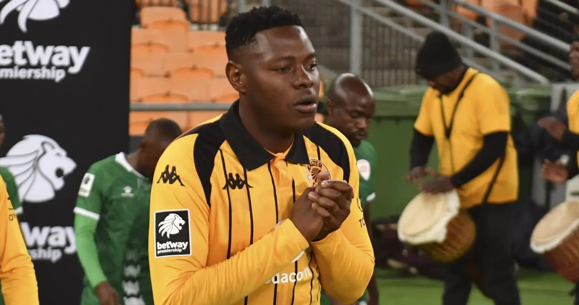 Jugador de Kaizer Chiefs en la ceremonia de entrada
