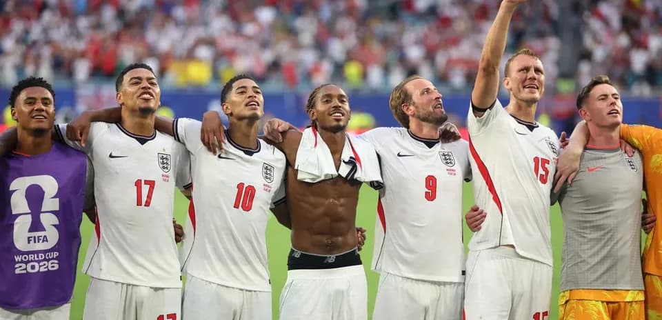 Jugadores de Inglaterra celebrando después del partido