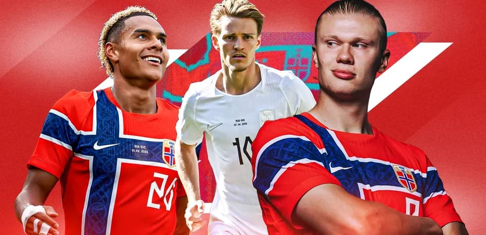 Tres jugadores noruegos posando en uniforme nacional