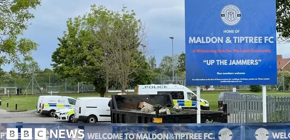 Cartel de bienvenida en el estadio de Maldon & Tiptree FC