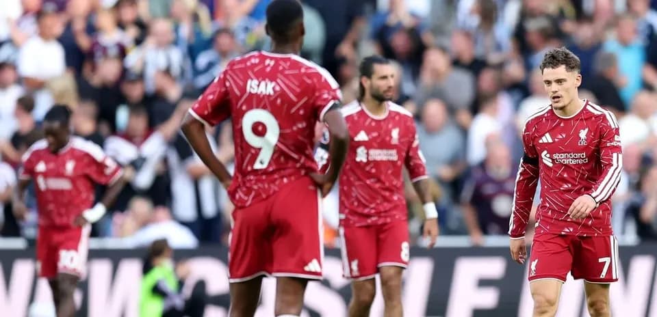 Jugadores de Liverpool en el campo durante el partido