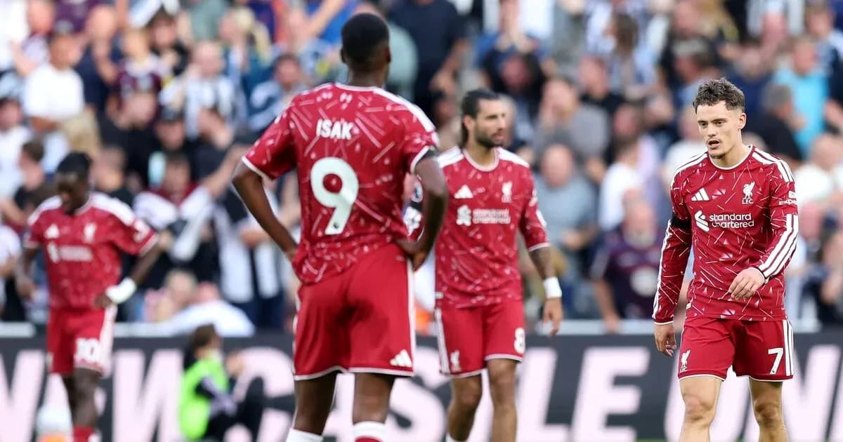 Jugadores de Liverpool en el campo durante el partido