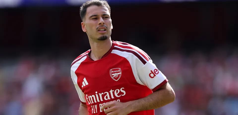 Jugador de Arsenal en el campo durante un partido