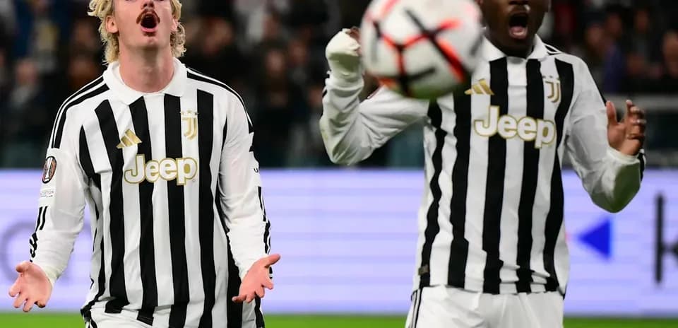 Jugadores de Juventus reaccionando durante el partido