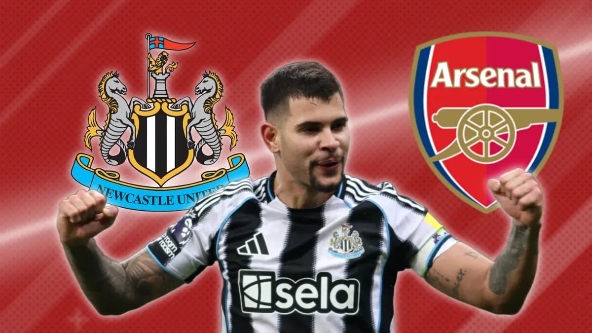 Jugador de Newcastle United celebrando con escudos de equipos