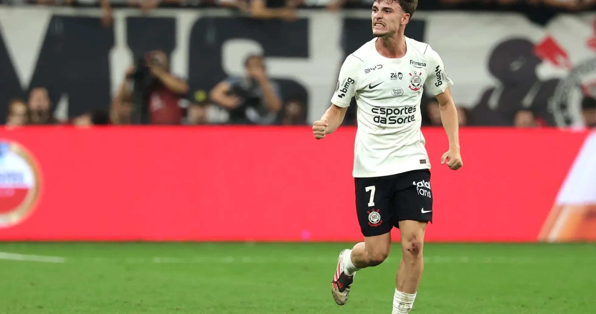Jugador de Corinthians celebrando un gol
