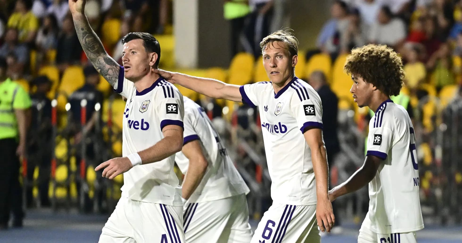 Jugadores de Anderlecht celebrando un gol