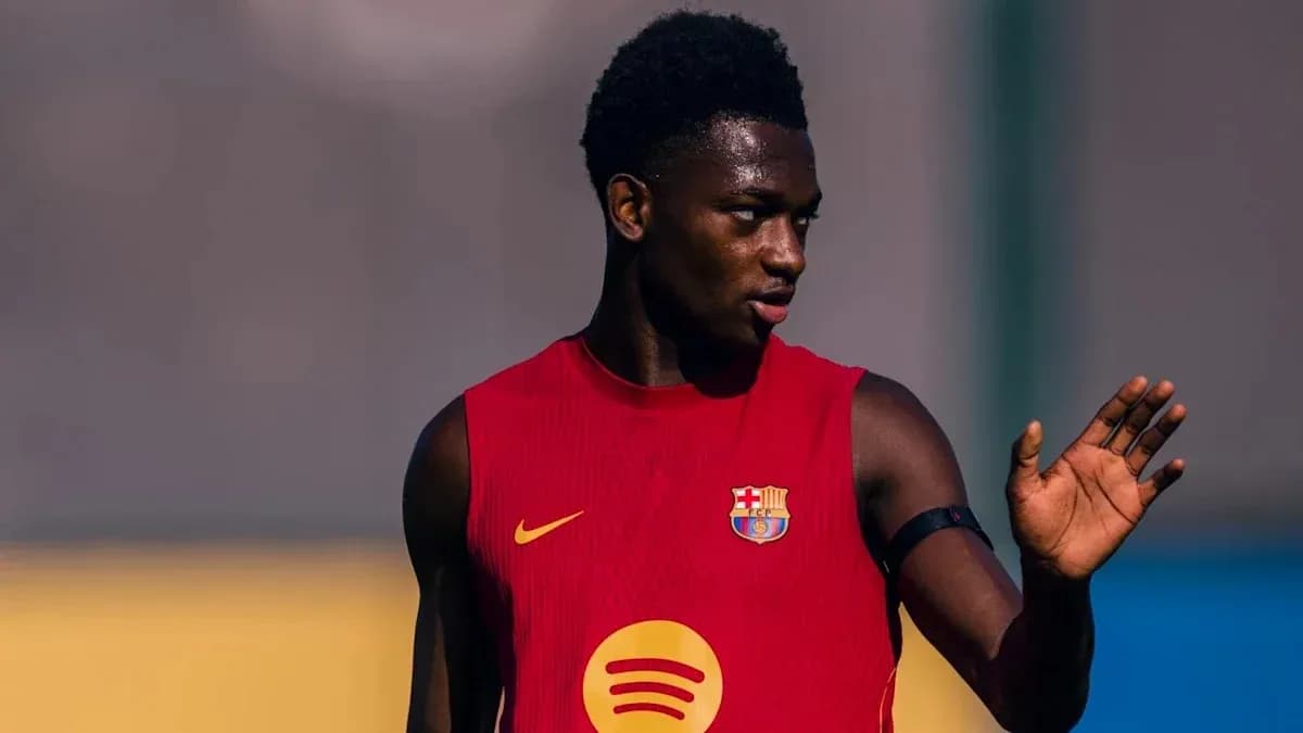 Jugador de Barcelona entrenando y saludando