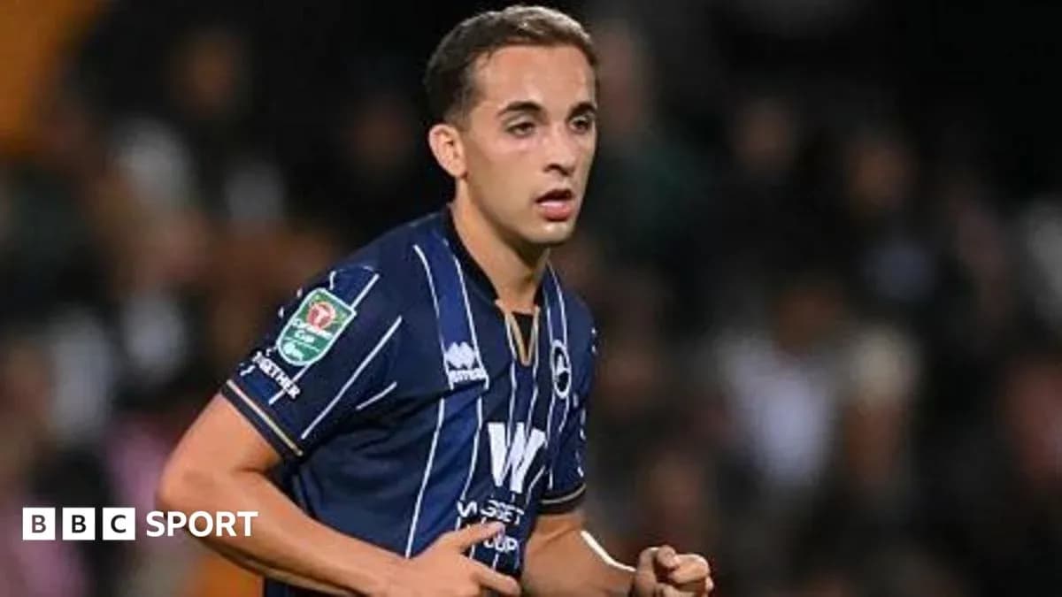 Jugador de fútbol corriendo durante un partido