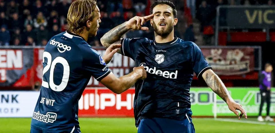 Jugadores de Utrecht celebrando un gol en el partido
