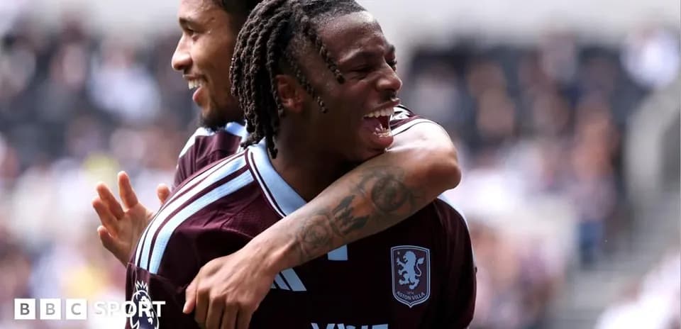 Jugadores de Aston Villa celebrando un gol