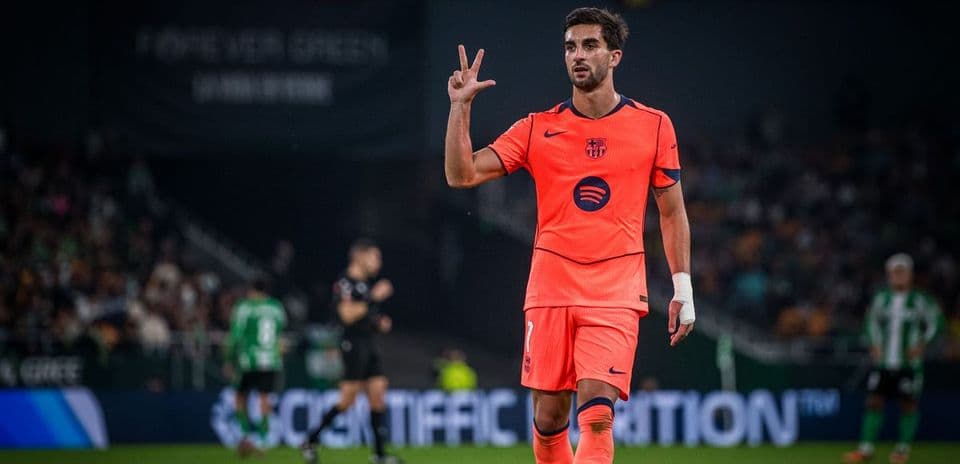 Jugador de Barcelona señalando durante el partido