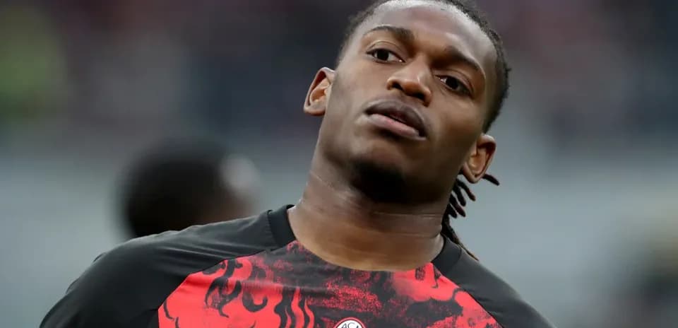 Jugador de AC Milan en la sesión de calentamiento
