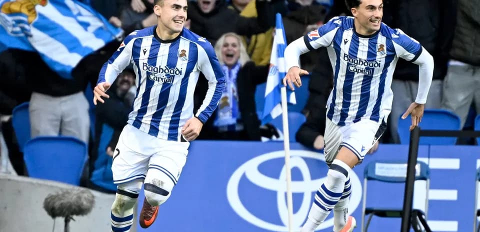 Jugadores de la Real Sociedad celebrando un gol