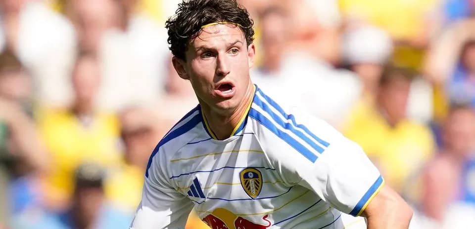 Jugador de Leeds United en acción durante partido