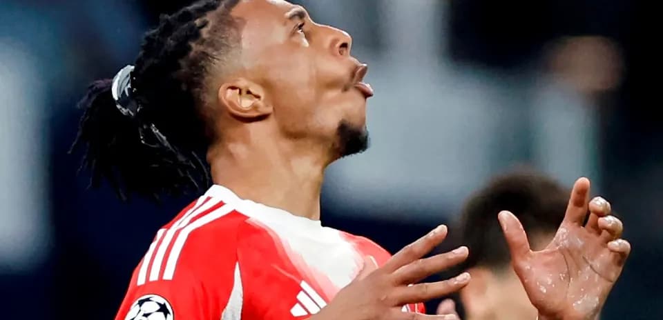Jugador de fútbol celebrando en un partido