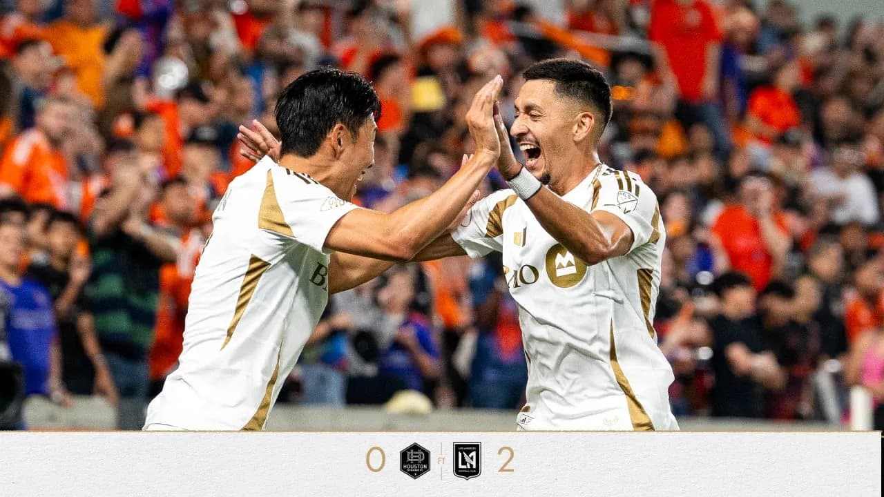 Jugadores de Los Angeles FC II celebrando un gol