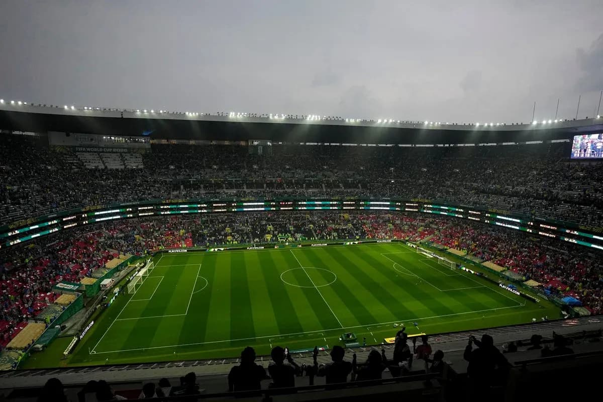 Estadio con público lleno antes del partido