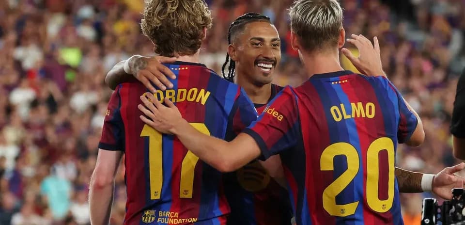 Jugadores de Barça celebrando un gol juntos