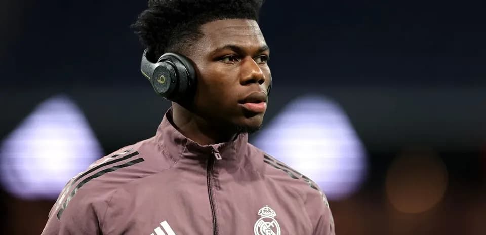 Jugador de Real Madrid con auriculares antes del partido