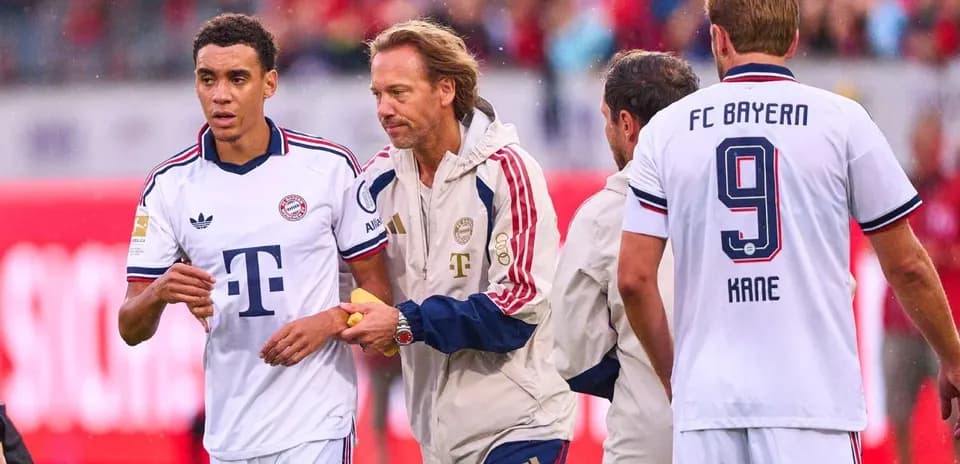 Jugadores del Bayern Múnich durante un cambio en partido