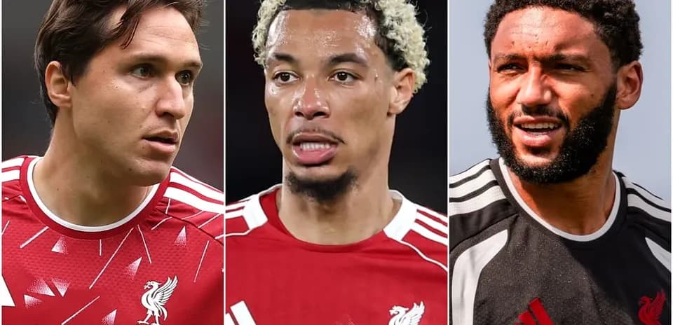 Tres jugadores de Liverpool en diferentes camisetas