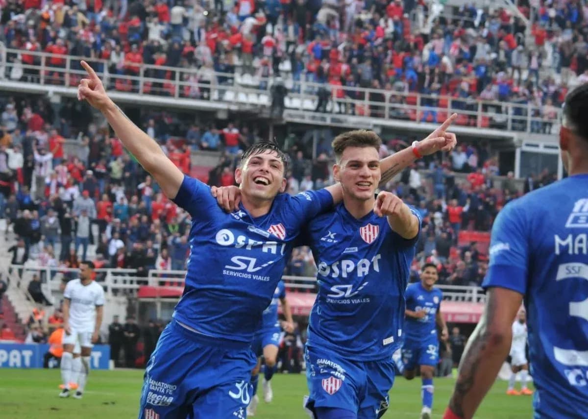 Jugadores de Unión celebrando un gol en el partido