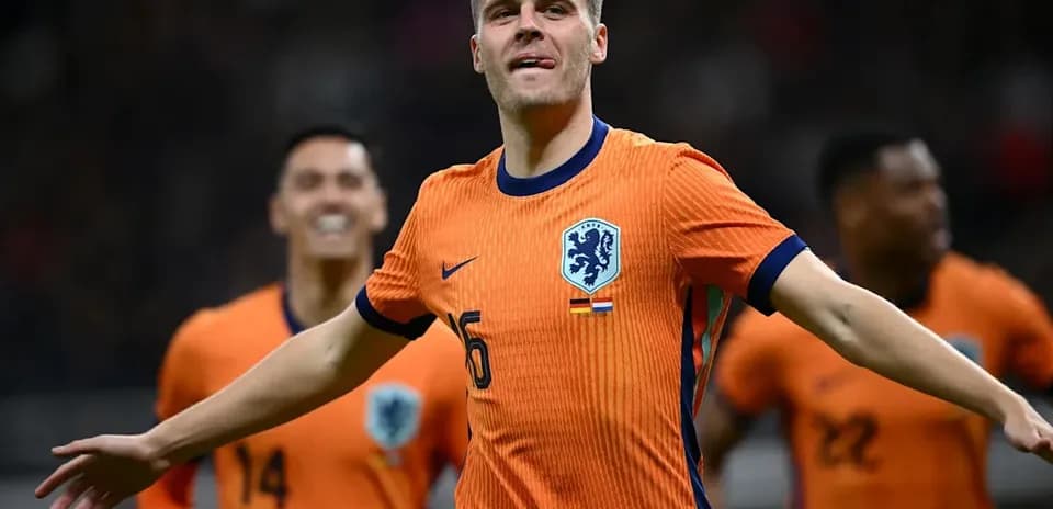 Jugador de Países Bajos celebrando un gol