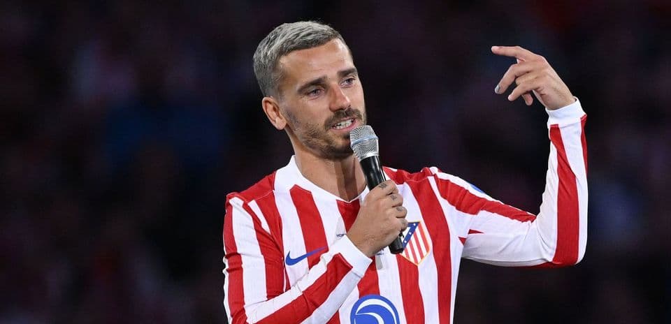 Jugador de Atlético de Madrid hablando con micrófono