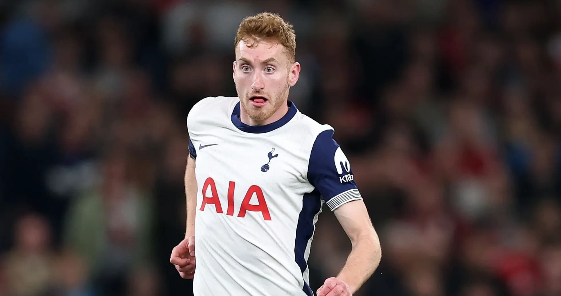 Jugador de Tottenham corriendo durante un partido