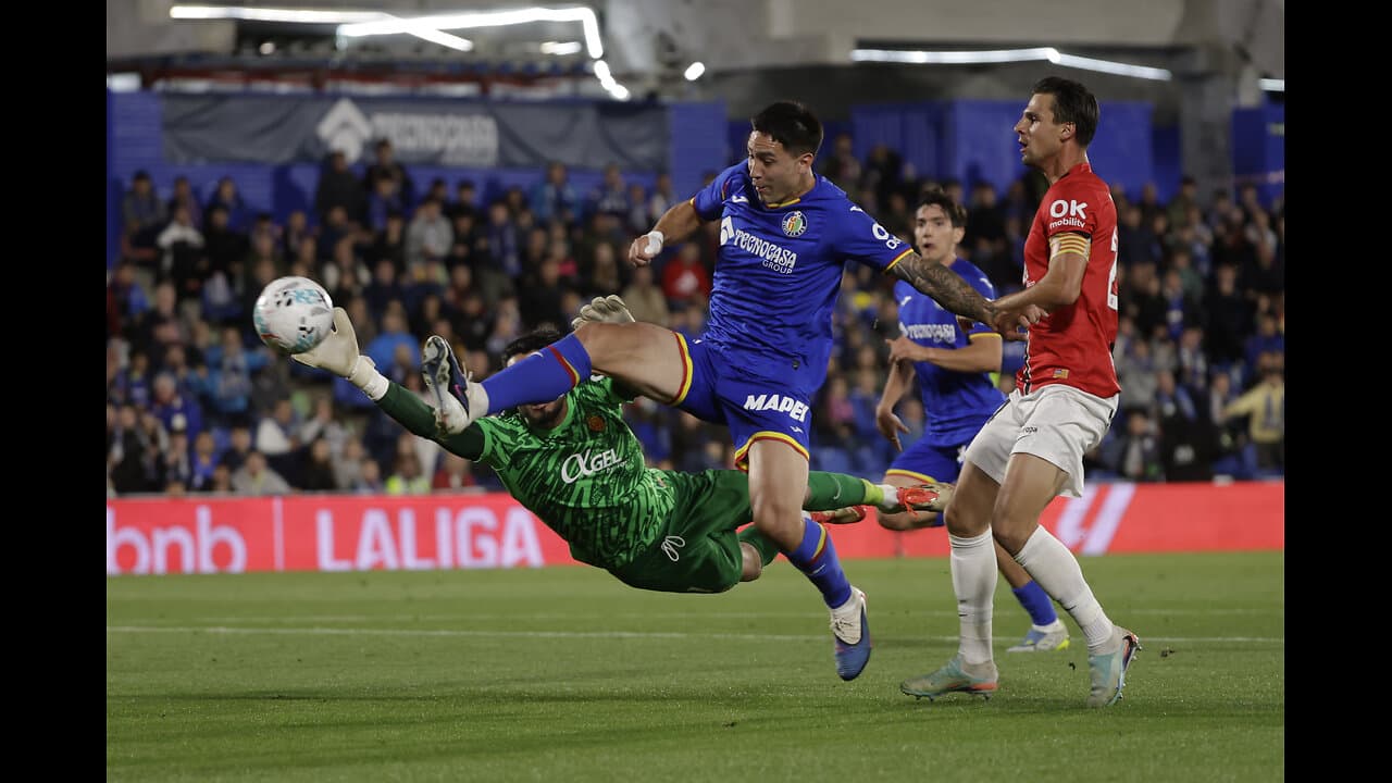Jugador de Getafe en acción contra Mallorca