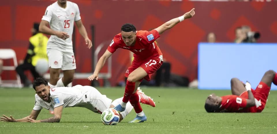 Jugadores de Suiza y Argelia en el partido